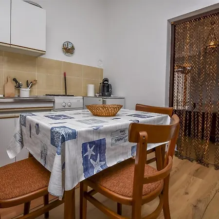 Jelka * Rogoznica (Sibenik-Knin)