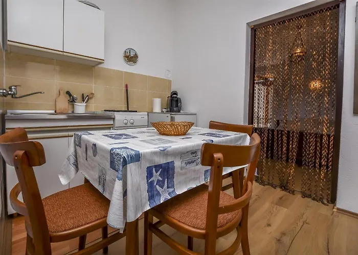 Jelka * Rogoznica (Sibenik-Knin)